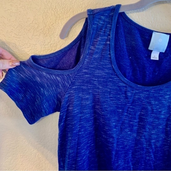Sunday Shirt Small Navy Blue Cold Shoulder Short Sleeved Top Rayon/Spandex EUC - Picture 9 of 16